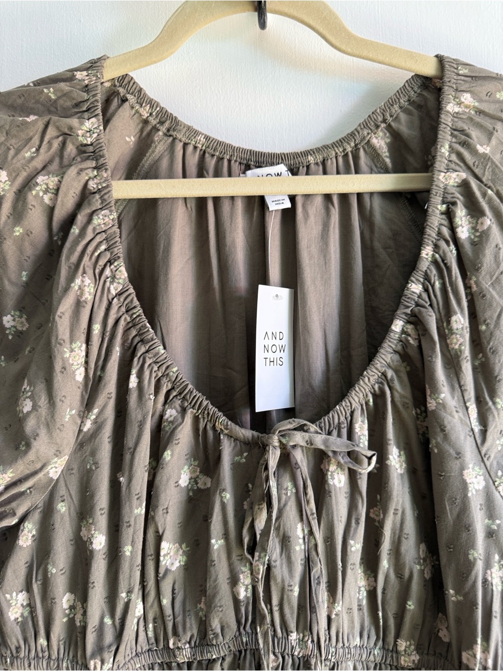 Women’s Olive Floral Midi Dress with Puff Sleeves - Picture 3 of 11